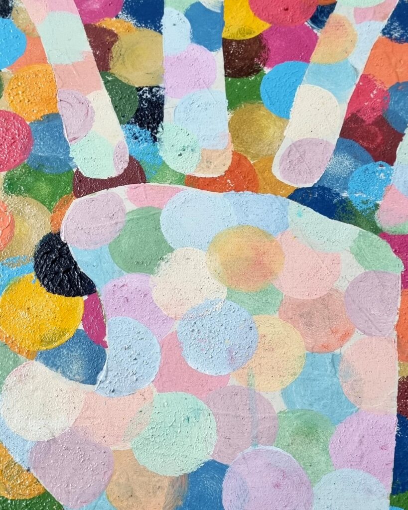 Abstraktes Kunstwerk mit bunten Punkten