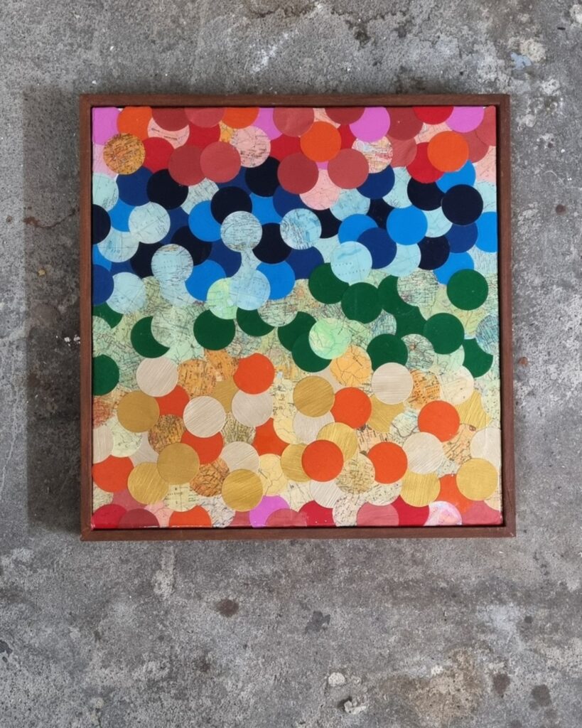 abstrakte Upcycling Bild in Regenbogenfarben