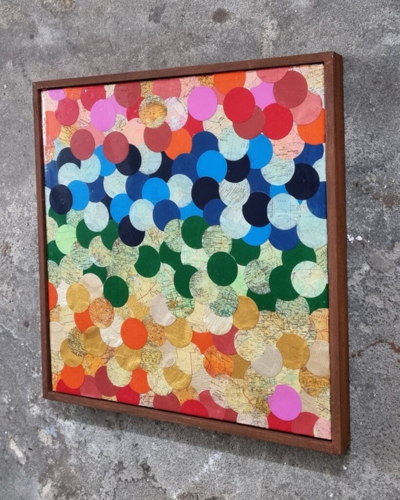 abstrakte Upcycling Bild in Regenbogenfarben