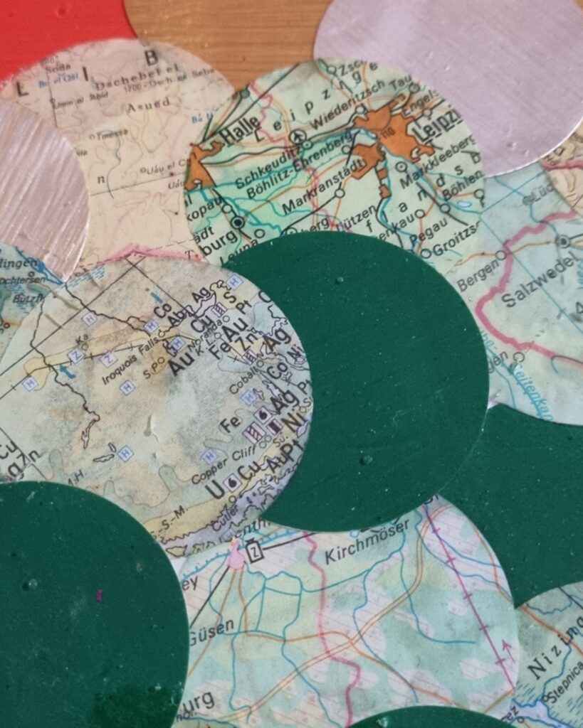 abstrakte Upcycling Bild in Regenbogenfarben