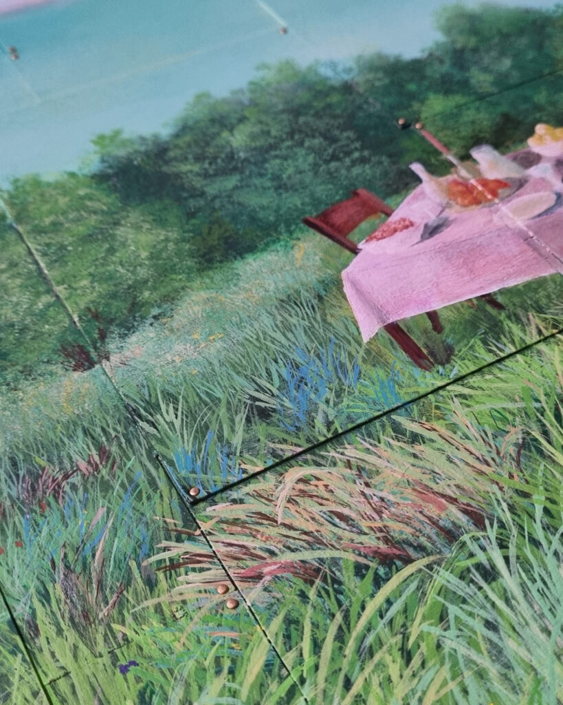 Upcycling Kunst auf Altpapier, idyllische Landschaft mit Esstisch